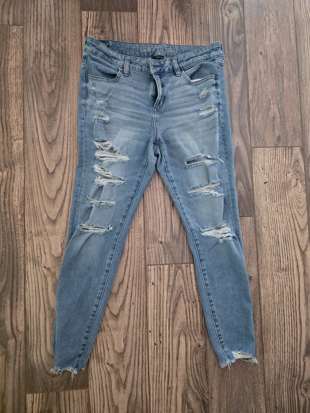 American Eagle Distressed Dream Jean 10Short